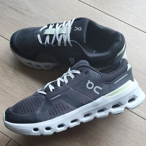 On Running Cloudrunner Womens Shoes Size 9